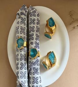 Anneaux de serviette en métal de style oriental avec incrustation de turquoise pour la décoration de table - Product Image 1