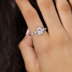 Elegante Anillo de Compromiso con Moissanita Ovalada de 2.15CT, Banda Marquise en Oro Amarillo, Joyería de Boda Hecha a Mano para Distribuidores de Joyería en Todo el Mundo - Product Image 5