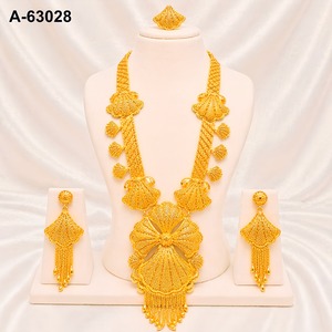 Ensemble de bijoux de mariage fourni par le fabricant – Collier long avec boucles d'oreilles Or/Argent A-63026 - Product Image 3