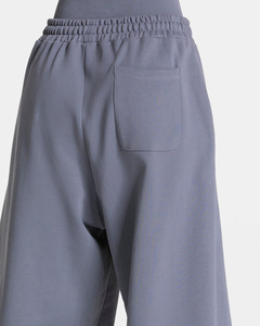 Pantalon de jogging ample gris glace pour femme, en molleton de coton premium, avec détails contrastants, coupe large, haute qualité, vente en gros - Product Image 4
