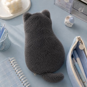 Estuche de Lápices de Felpa con Forma de Gato, Bolsa de Poliéster con Cierre, Portátil, de Gran Capacidad para la Escuela o Viajes, Bonito Regalo de Papelería de Felpa - Product Image 3