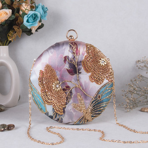 Nouveau design indien brodé à la main pochette de luxe dames sac à main en tissu avec boîte à perles pour les fêtes de mariage prix de gros - Product Image 6