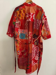 Robe kimono en soie Kantha, longue veste kimono patchwork, peignoir unisexe bohème - Product Image 3