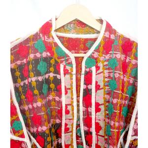 Chaqueta vintage Kantha surtida para mujer, acolchada a mano, de tela de algodón vintage, estilo bohemio, ropa india para dama a la moda. - Product Image 2