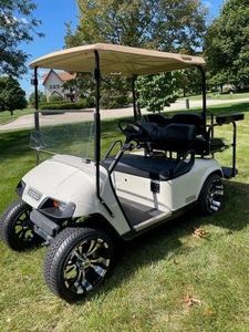 Practical and High-quality 4-seater 48V/ 60V / 72V Electric Golf <b>Cart</b>, Equipped with <b>Foldable</b> Seats and Golf Course Ice Baskets - Product Image 2