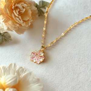 NIKHIL GEMS - Colgante de Flor de Cristal Rosa y Blanco Inspirado en Princesas, Plata 925 Chapada en Oro, Certificado por Terceros, Elegante y Vintage - Product Image 2
