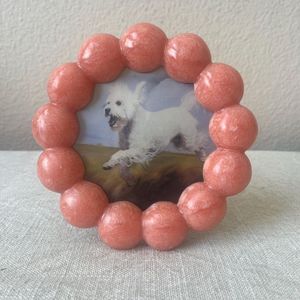 Cadre photo moderne en résine fait main avec des détails artistiques uniques pour une décoration intérieure personnalisée - Product Image 3