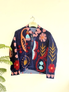 Veste courte bohème en velours de coton brodée à la main Midnight Garden - Product Image 1