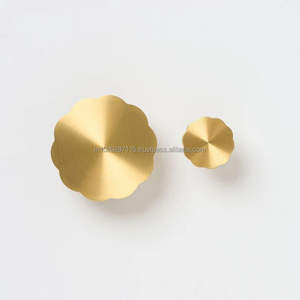 Elegante posavasos de metal con motivo étnico ideal para regalar en aniversarios bodas inauguración de fiestas ocasiones - Product Image 2