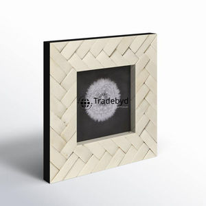 Elegante Marco de Fotos de Lujo Hecho a Mano con Incrustaciones de Hueso y Acabado Brillante de Primera Calidad por Tradebyd - Product Image 3