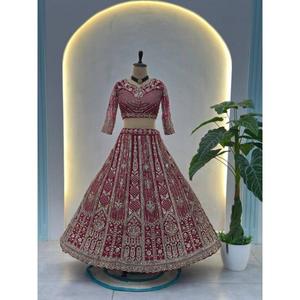 La elegancia se une a la tradición: el color del mehndi combinado con una dupatta multicolor bellamente bordada, perfecta para ocasiones festivas. - Product Image 1