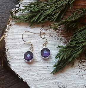 Boucles d'oreilles pendantes délicates en améthyste, pierre de naissance de février, bijoux en argent sterling 925, cadeau pour femme - Product Image 1