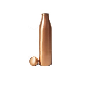 Bouteille d'eau au design simple en cuivre pur pour le bureau, l'école et le yoga Ayurveda, bouteille d'eau anti-fuite en vente - Product Image 1