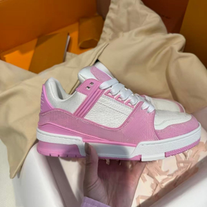 Zapatos deportivos de lujo de diseño rosa con parte superior de cuero para hombre y mujer, cómodos, de suela gruesa, estilo casual para caminar. - Product Image 1