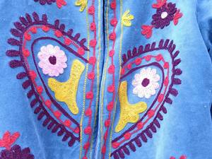 Chaqueta Étnica Bordada en Azul Turquesa con Motivos Florales Coloridos, Mangas Largas para Mujer, Adornos Decorativos - Product Image 2