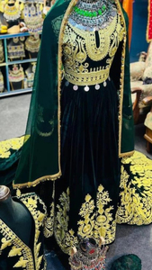 Robe de soirée de luxe en velours brodée avec traîne cathédrale pour femme, col halter sans manches - Product Image 5