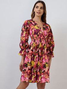 Vestido midi acampanado rosa a cuadros, ecológico, con cuello en V, manga tres cuartos acampanada, cintura natural, en tela georgette para mujer. - Product Image 5