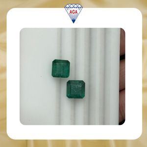 มรกตแซมเบียธรรมชาติทรงแปดเหลี่ยมคู่ 9.79 กะรัต พลอยสีเขียวใส มีน้ำมันเล็กน้อย  คุณภาพขายส่ง - Product Image 2
