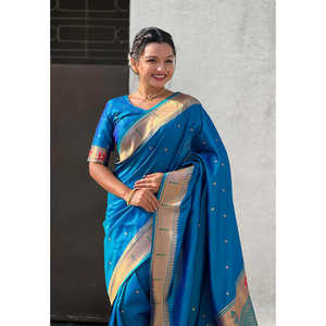 ผ้าไหมพิธานีสีน้ำเงินลายมาฮาลักชมี  งานทอแบบซารี  เสื้อผ้าอินเดียและปากีสถาน โดย Elite Weaves 650 กรัม - Product Image 5