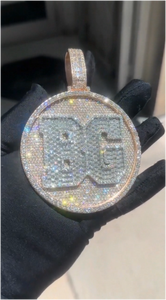 CONCEPTION - Collar con Colgante de Moissanita VVS Personalizado con Diseño de Letra o Nombre, Estilo Iced Out, Brillante, en Oro Blanco - Product Image 3