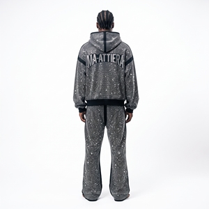 Ensemble de survêtement pour homme avec sweat à capuche noir orné de strass, pantalon large à cristaux, style streetwear, logo personnalisé - Product Image 3