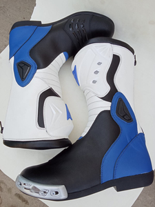 Bottes de moto personnalisées en cuir, blanches et bleues, design unique - Product Image 2