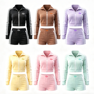Ensemble de survêtement velours deux pièces pour femme, design rayé contrastant, veste zippée à capuche et short, vente en gros OEM - Product Image 1