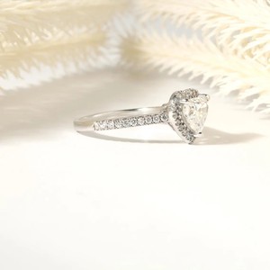 Bague demi-éternité Art Déco en or massif 10K 14K 18K avec halo de diamants de laboratoire ronds en forme de cœur, certifiée IGI, couleur DEF, clarté VS VVS, vente en gros - Product Image 4