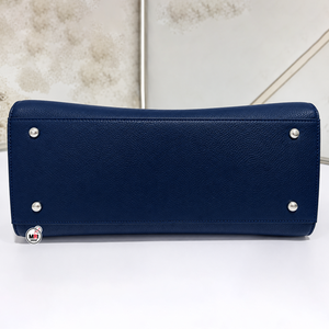 กระเป๋าโท้ท PU สีน้ำเงินจากนิวยอร์ก ยี่ห้อ Manufacturer Shopping พร้อมโลโก้ปั๊มนูน ดีไซน์เปิดด้านบน ใช้ได้ทุกวัน ทุกฤดู เหมาะสำหรับไปทะเล สำหรับผู้หญิง - Product Image 2
