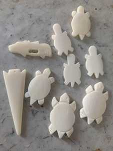 Tortues en os sculptées à la main par des artisans et pointes de flèches tribales, composants authentiques en os de buffle pour la fabrication de bijoux traditionnels - Product Image 4