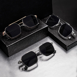 Lunettes de soleil de conduite 2024 : Nouvelle tendance, protection UV, monture carrée en métal, pour homme et femme - Product Image 1