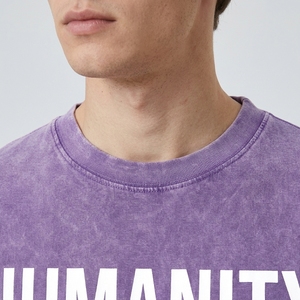 T-shirt graphique violet délavé pour homme avec grande illustration de crâne et design typographique audacieux sur le thème de l'humanité - Product Image 4