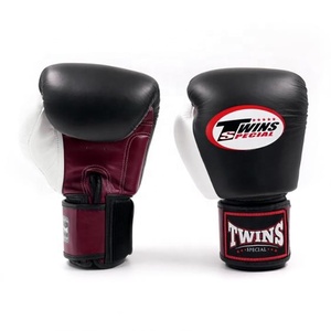 Gants de boxe professionnels Twins en cuir de vachette de qualité supérieure, fabriqués sur mesure, équipement de combat Muay Thai, gants de boxe MMA Twins - Product Image 4