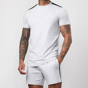 Commande en gros de ensembles deux pièces d'été pour hommes, personnalisables avec logo et couleur, respirants, 100% coton, imprimés sérigraphiés, style streetwear, directement de l'usine - Product Image 2