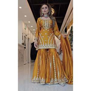 Conjunto de Traje de Diseñador para Mujer con Bordado y Adornos de Encaje - Product Image 2
