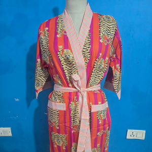 Robe Kimono Indienne Tigre Taille Unique pour Femme, 100% Coton de Haute Qualité, Peignoir d'Été avec Ceinture Ajustable pour Vêtements de Nuit Printaniers - Product Image 1