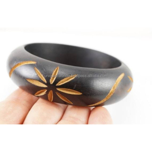 Bracelets en bois de manguier de qualité supérieure, faits à la main, motifs naturels sculptés linéaires, accessoires élégants pour femmes, bijoux artisanaux. - Product Image 6