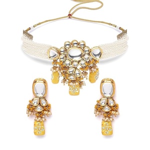 Hermoso Conjunto de Moda Étnico Antiguo con Cuentas, Estilo Elegante y Tradicional con Diseño de Flores Verdes, Acabado Dorado Brillante, Ideal para Bodas y Fiestas - Product Image 1