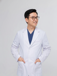 Bata de Laboratorio Blanca Profesional para Hombre, Uniforme Médico Resistente para Doctores y Científicos, Corte Clásico, Manga Larga, Hospital - Product Image 2