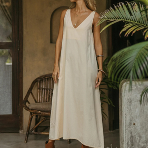 เดรสผ้าฝ้ายออร์แกนิคสีงาช้างสไตล์โบฮีเมียนสำหรับผู้หญิง เดรสยาวแบบเรียบร้อยสำหรับงานพิธี ดีไซน์สไตล์อิบิซ่า โบฮีเมียน คอวีลึก - Product Image 2