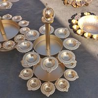 Support à 2 niveaux personnalisé pour Urli Deepak, article de décoration Puja, en laiton durable, pour usage intérieur, style moderne, antique, de qualité supérieure, pour Diwali
