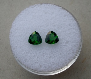 Matching Pair <b>5</b> mm Green Trillion Chrome Diopside in AAA Grade - Product Image 4