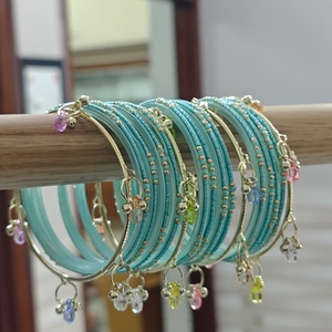 Juego de brazaletes de cristal Ghungroo Kashmiri en azul acuamarina, hechos a mano, tradicionales indios, para novias, mujeres, bodas, festivales, joyería dorada. - Product Image 2