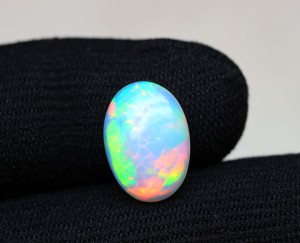 โอปอลเอธิโอเปียทรงรีแบบคาโบชอง ลายรังผึ้ง สีรุ้ง สวยงาม น้ำหนัก 4-6 กะรัต ต่อขนาด อัญมณีโอปอล - Product Image 1