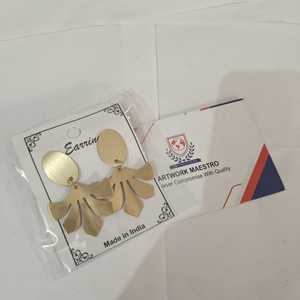 Pendientes de latón hechos a mano con gancho, joyería artesanal india certificada de comercio justo, lo último en novedades. - Product Image 4