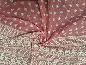 Tela de Algodón Rosa Premium de Alta Demanda con Bordado Schiffli - Diseño Floral Blanco y Borde Étnico Multicapa - Product Image 4