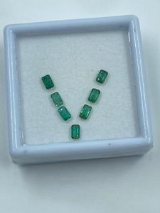 พลอยมรกตธรรมชาติคุณภาพดีที่สุดจากแซมเบีย รูปทรงสี่เหลี่ยมผืนผ้า น้ำหนัก 1.96 กะรัต ขนาด 3x5 มม. จี้ห้อยคอ เครื่องประดับชั้นดี ขายส่ง - Product Image 3