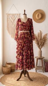 Con un distintivo diseño de drapeado estilo pallu, este elegante diseño crea un aspecto fluido y majestuoso, perfecto para bodas y festividades. - Product Image 6