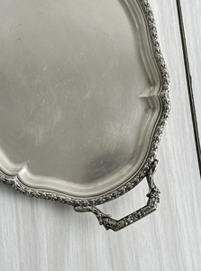 Bandeja Decorativa Ovalada con Acabado Plateado Pulido, Asas Laterales de Doble Fundición, Borde Floral en Relieve, Plato para Servir para Decoración del Hogar y Hoteles - Product Image 6