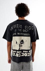 Camiseta Negra Oversize de Estilo Urbano para Hombre - Camiseta con Gráfico Noir de Alto Contraste y Efecto Desgastado - Product Image 4